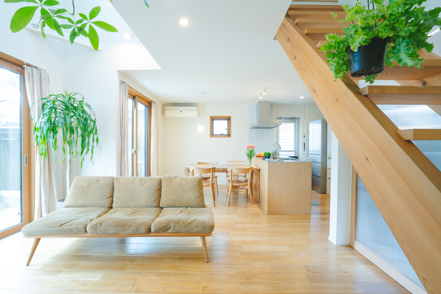 無垢で出来た愛着の湧く木の家｜重量木骨×おしゃれな家×中庭のある家