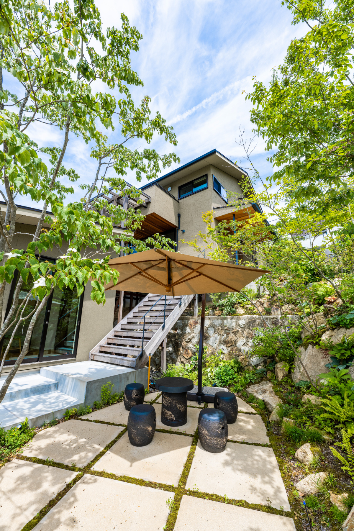 【宝塚】前後の敷地を使用しプライベート空間を設ける