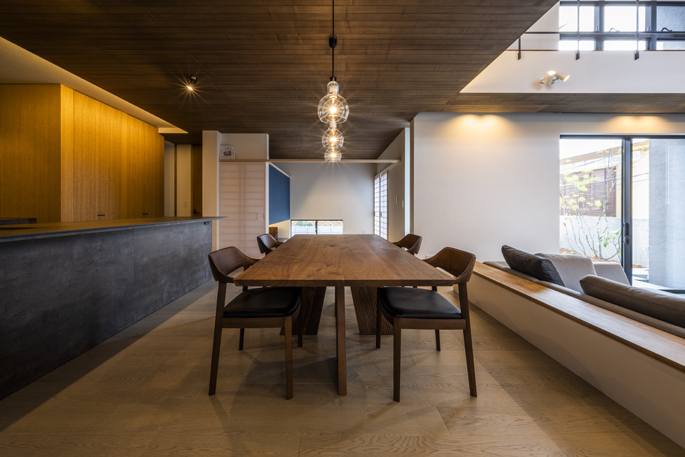 【大阪】ダイニングに面した和室は、開放することで部屋間が広くつながる