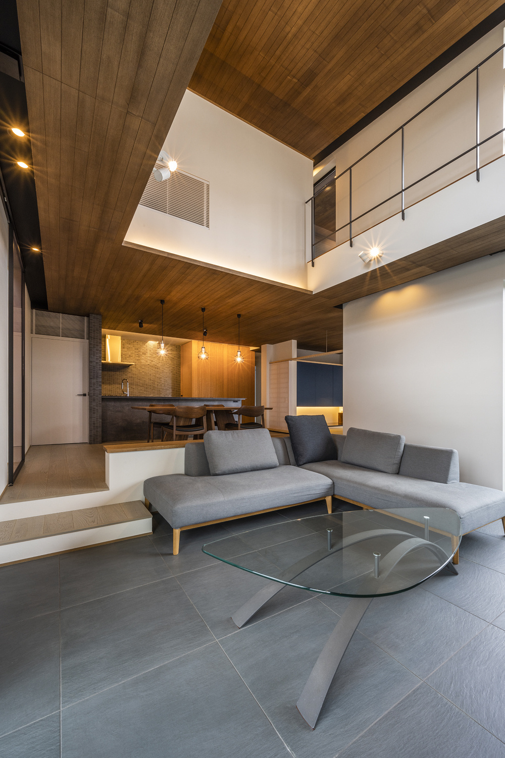 【大阪】スキップフロアを設けたリビングダイニング