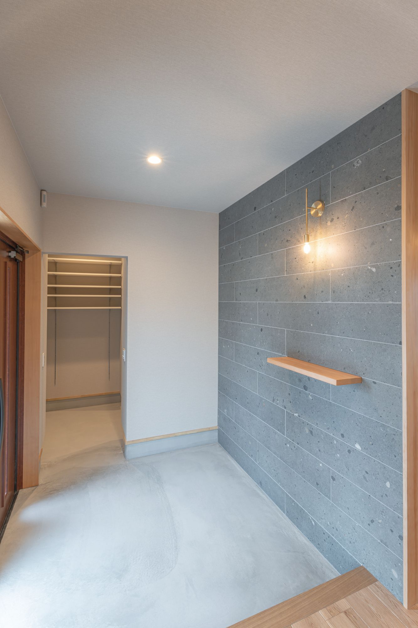 グレー×モダンな玄関