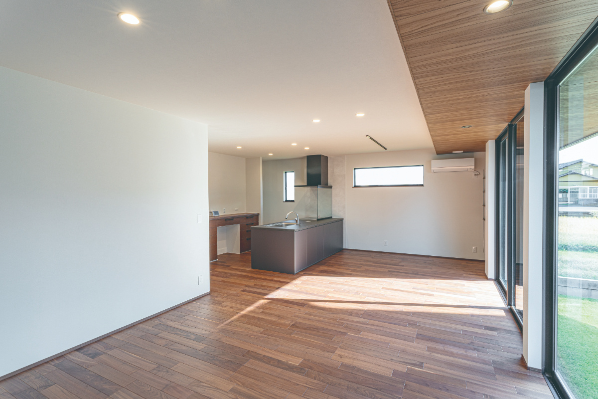 軒がリビングから外へ続くことによって広みえLDK