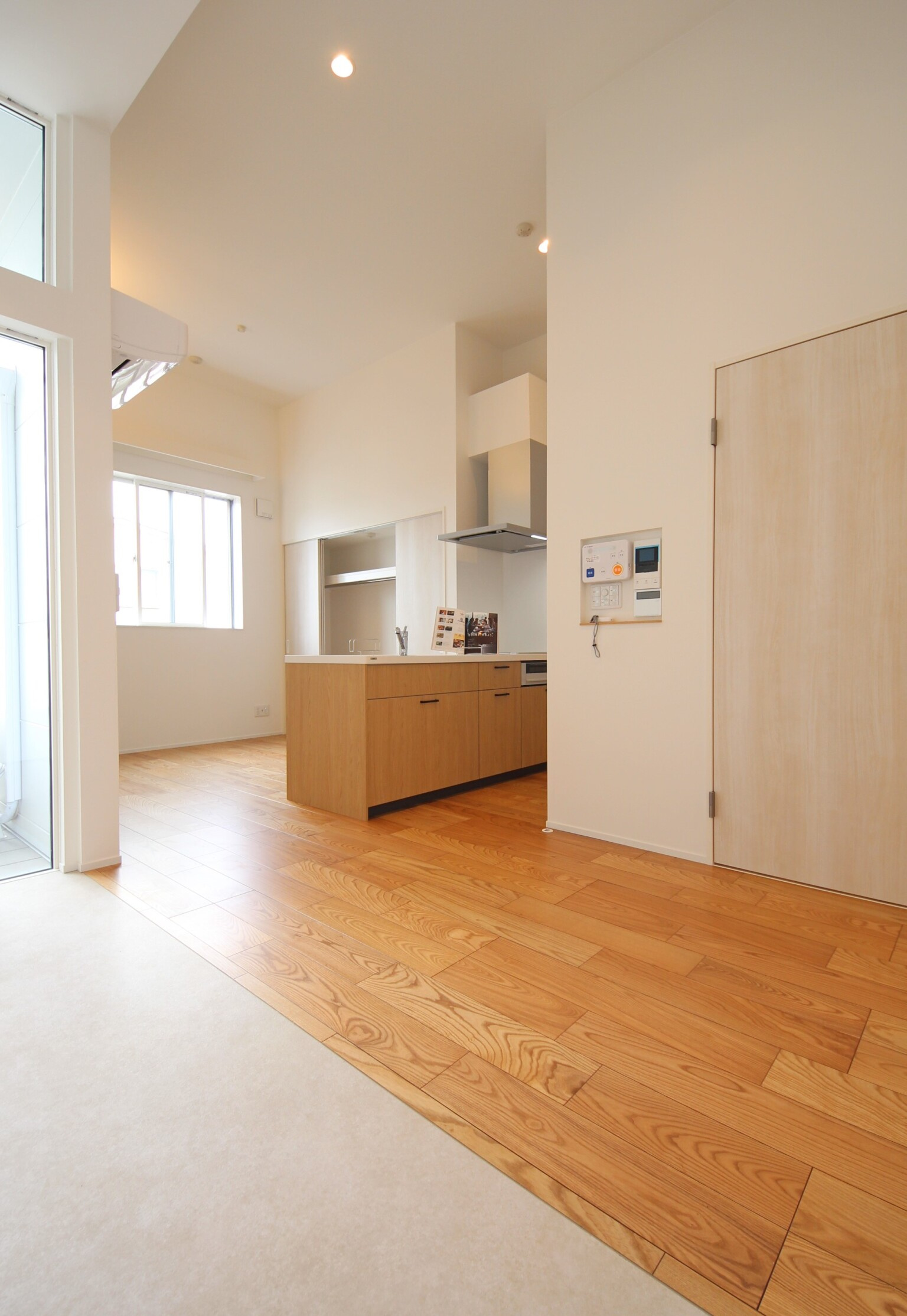 フローリングの境目も段差なく