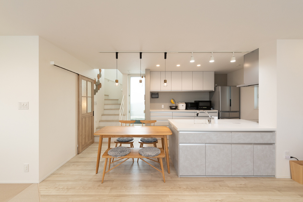 変形地を活かした間取りで、優しい陽だまりを感じる住まい｜庭のある家｜北欧風スタイル