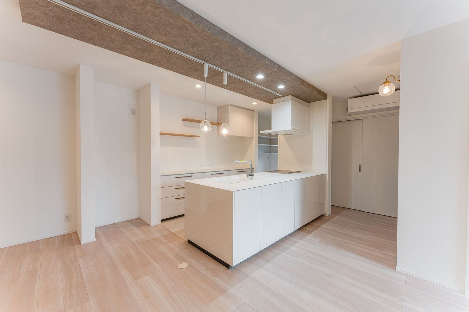 清潔感とおしゃれさあふれるホワイトキッチン