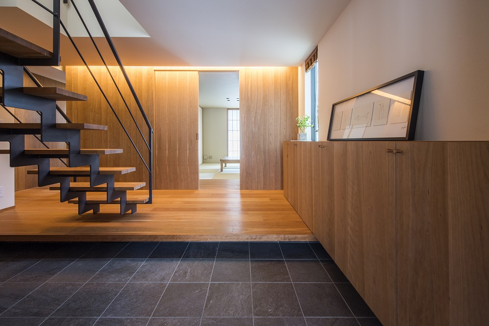 【神戸】和室へと一直線に繋がる玄関ホール