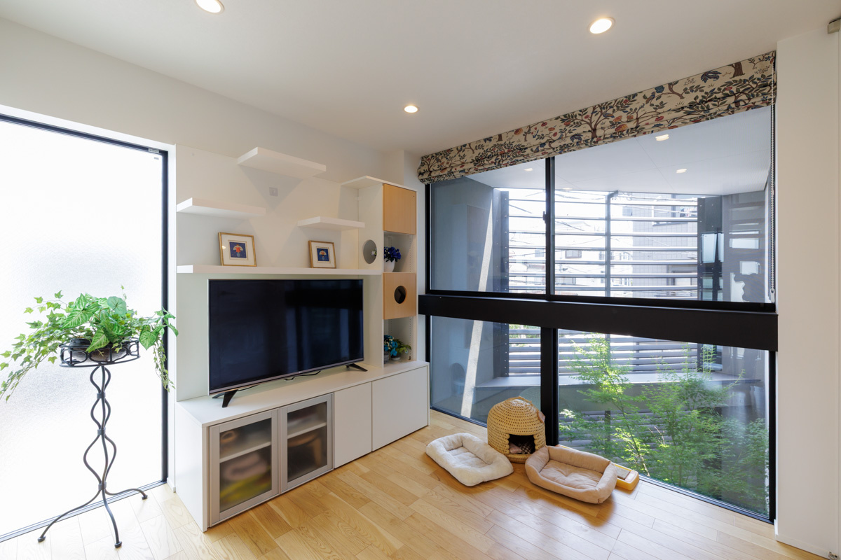 ご家族と猫がくつろぐ、二階のセカンドリビング