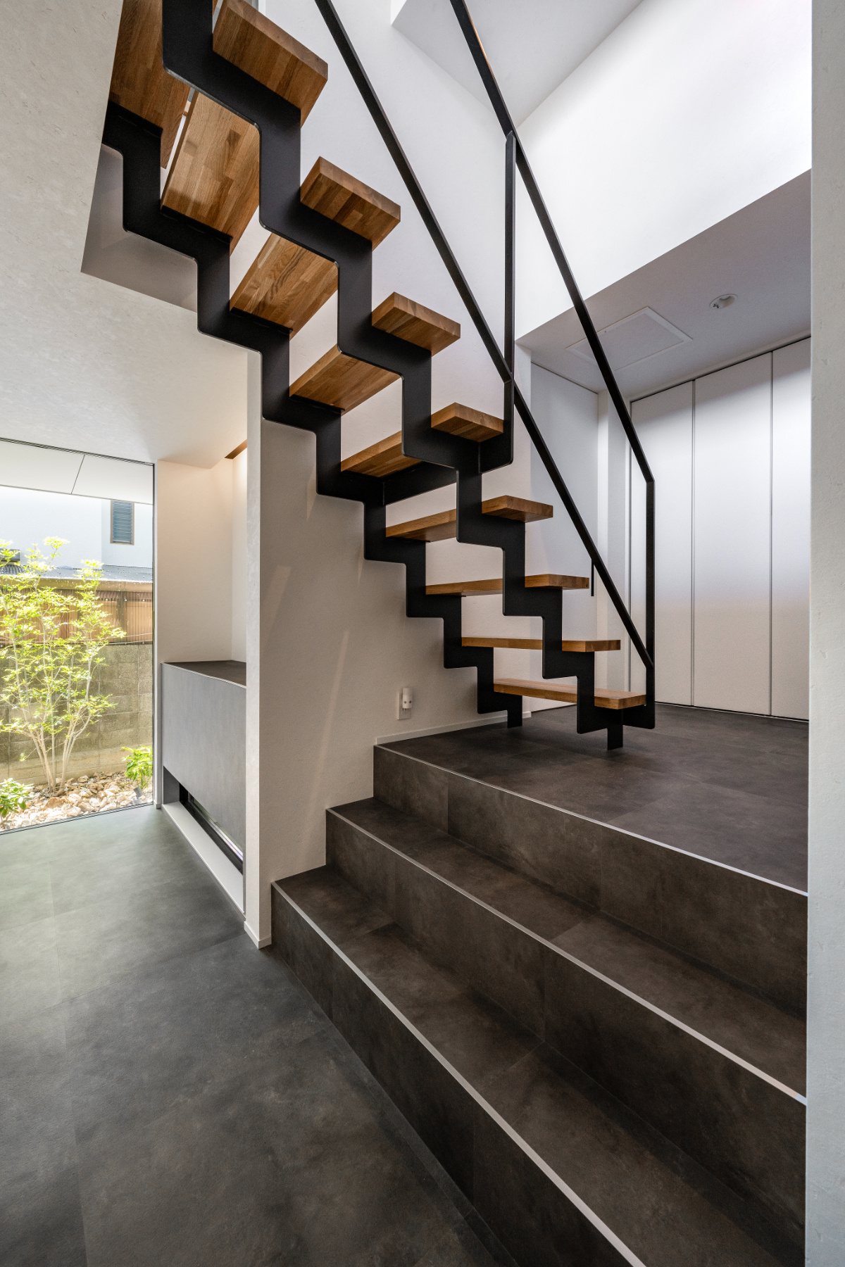 【神戸】ランドリールームとファミリークローゼットを兼ね備えた中2階