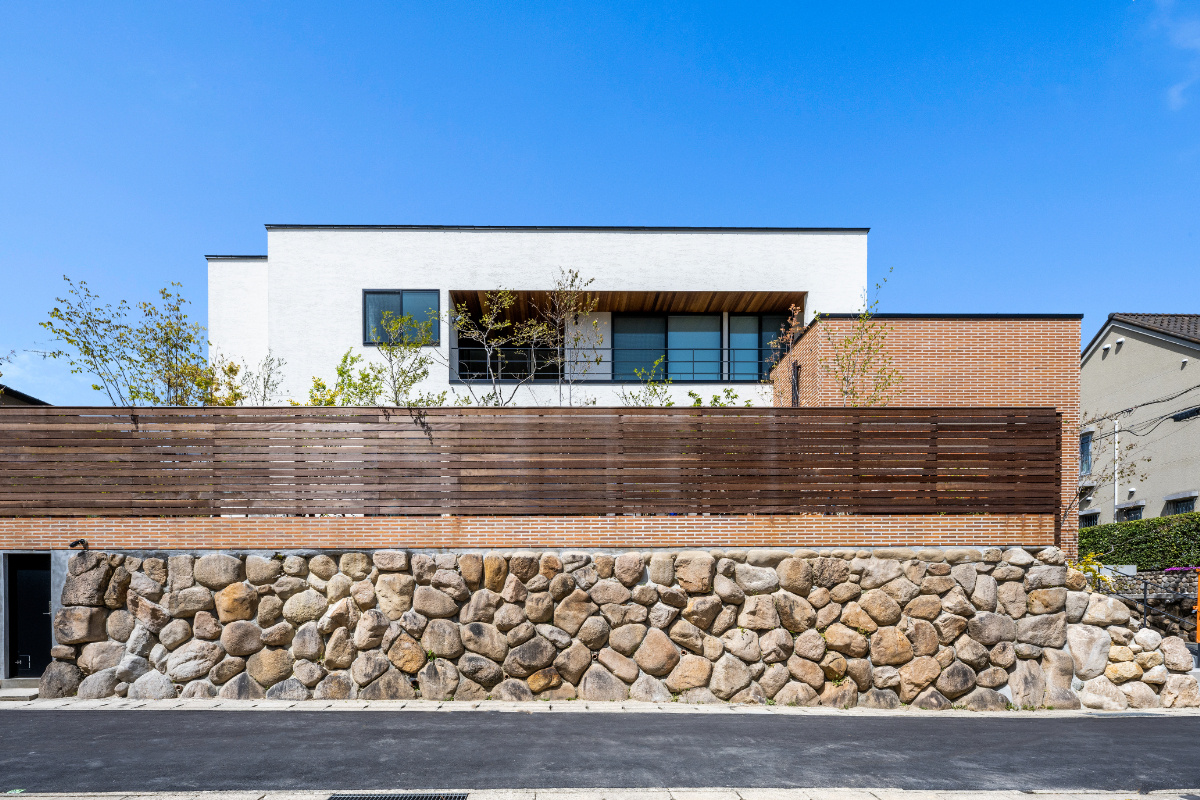 【西宮】タイルをアクセントとし無駄のない洗練されたデザインの外観