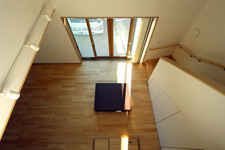 吹き抜けとフルオープンサッシ