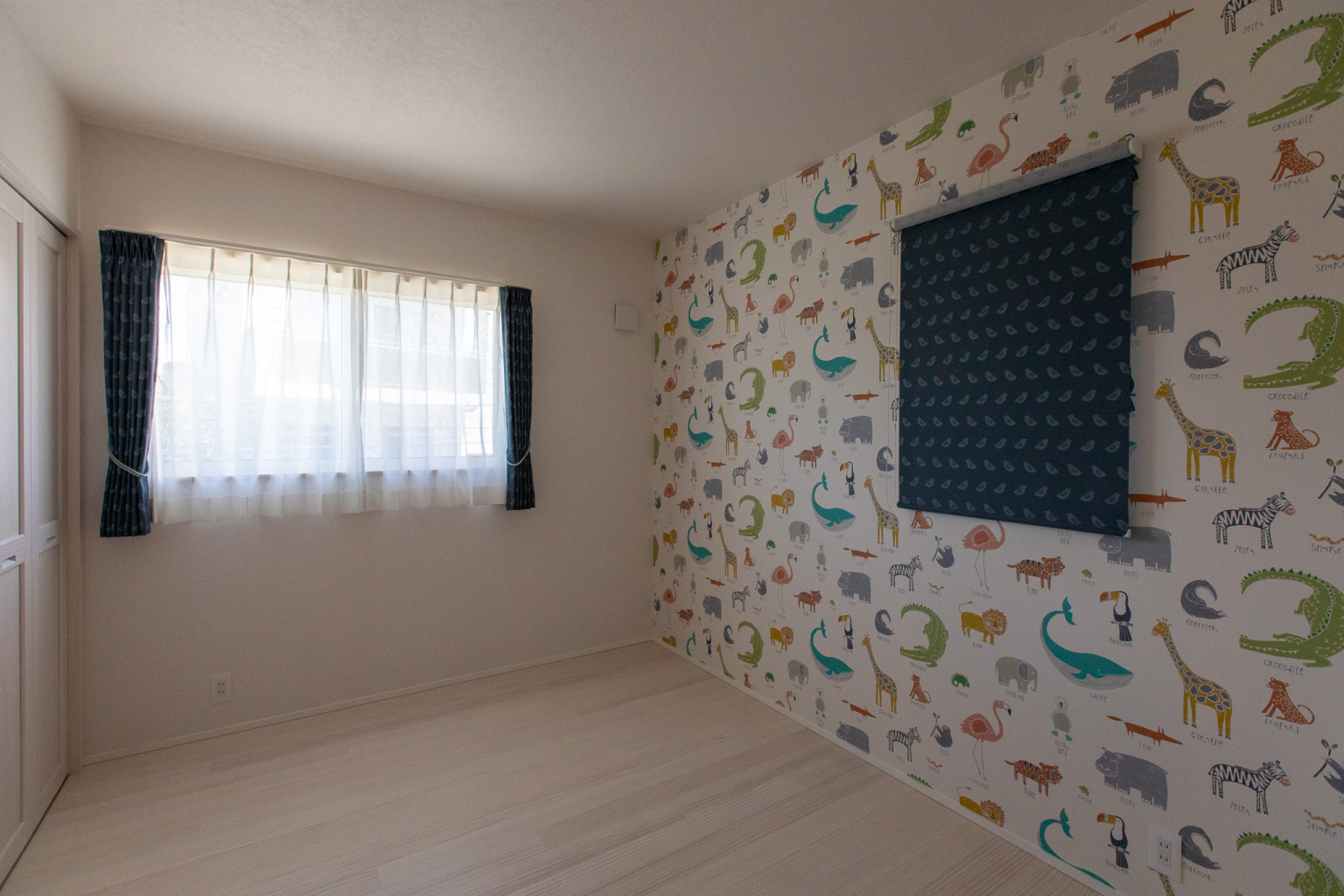 お子さまのお部屋は大好きなアクセントウォールで楽しく。