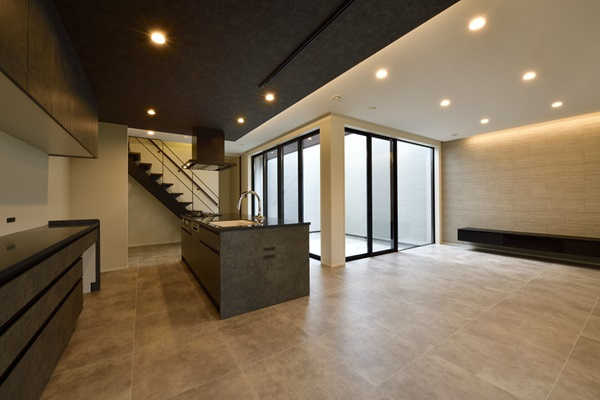 ダイニングから中庭