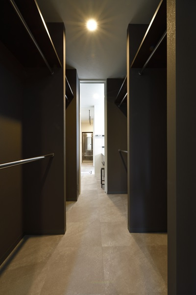 浴室 ⇐ 脱衣 ⇐ 洗面 ⇐ WIC写真 ⇒ SC ⇒ 玄関への動線