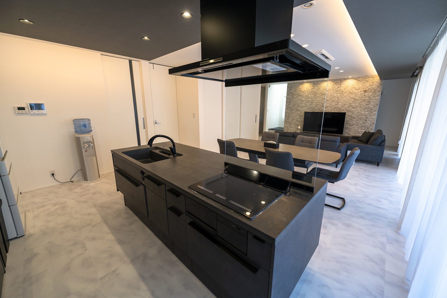 キッチンからリビング・ダイニング