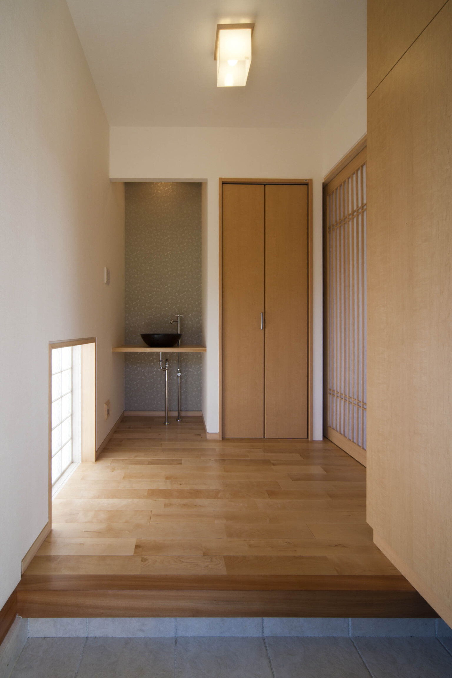 田園風景と調和する和モダンな外観