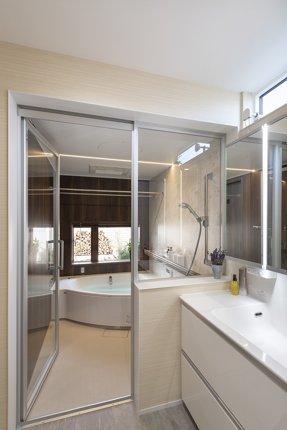 京都の旧市街地にしっとりと佇む、薪ストーブがある家｜アウトドアリビング×シンボルツリー