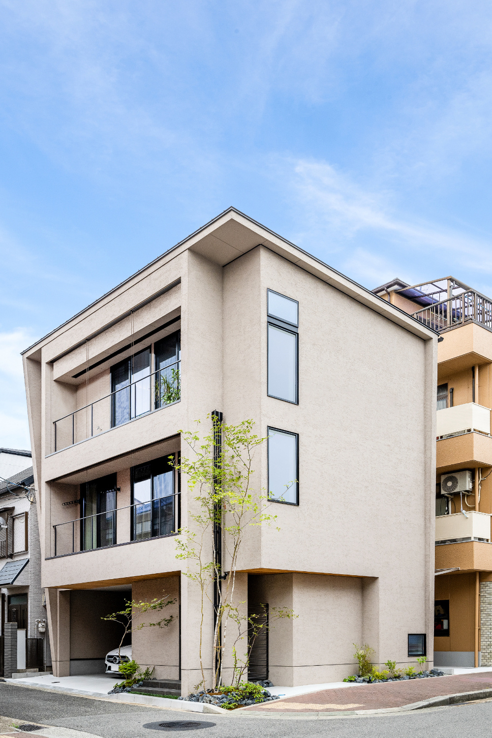 外付けブラインドで視線・光・風をコントロール