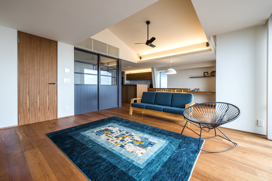 【神戸】素材の質感をバランスよく配置したLDK