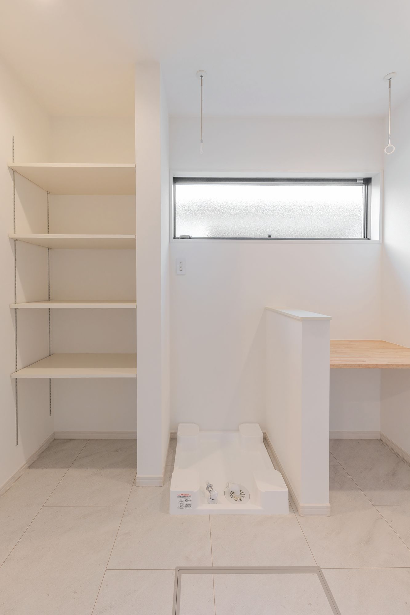 作業台ありの脱衣室