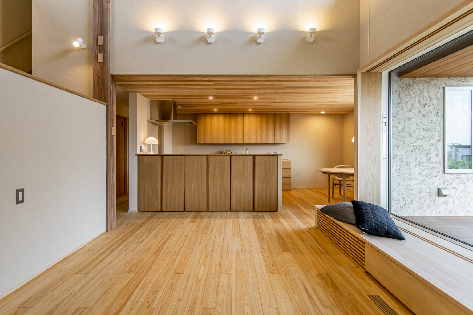 収納たっぷりの造作キッチン