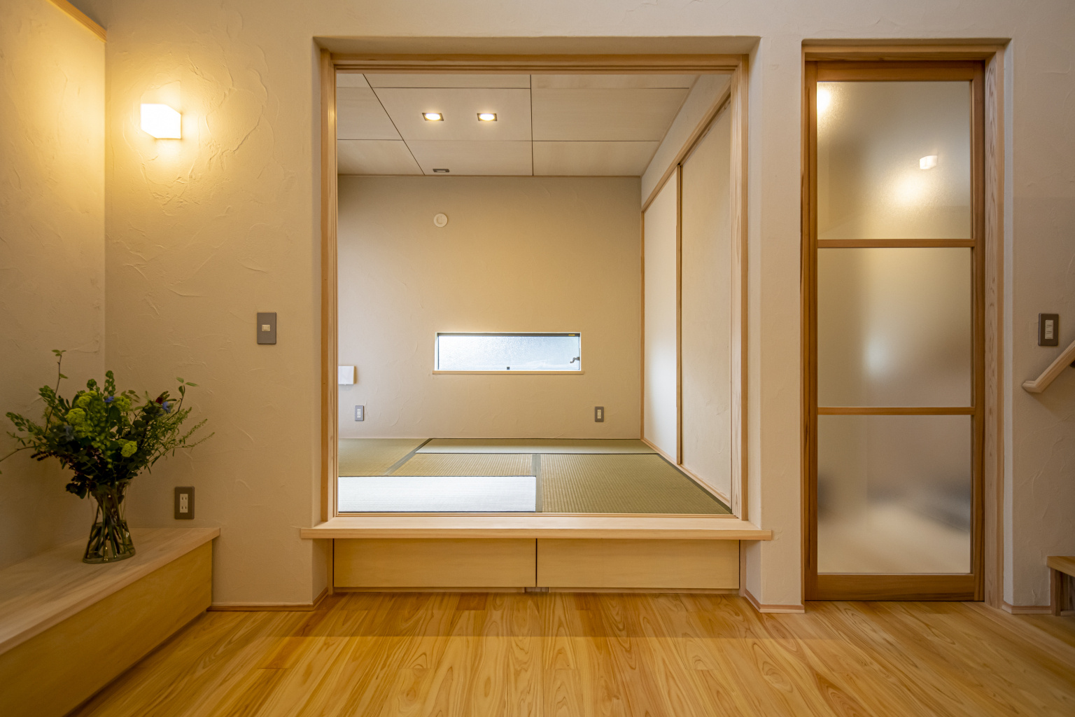 広がりのあるモダンな和の空間