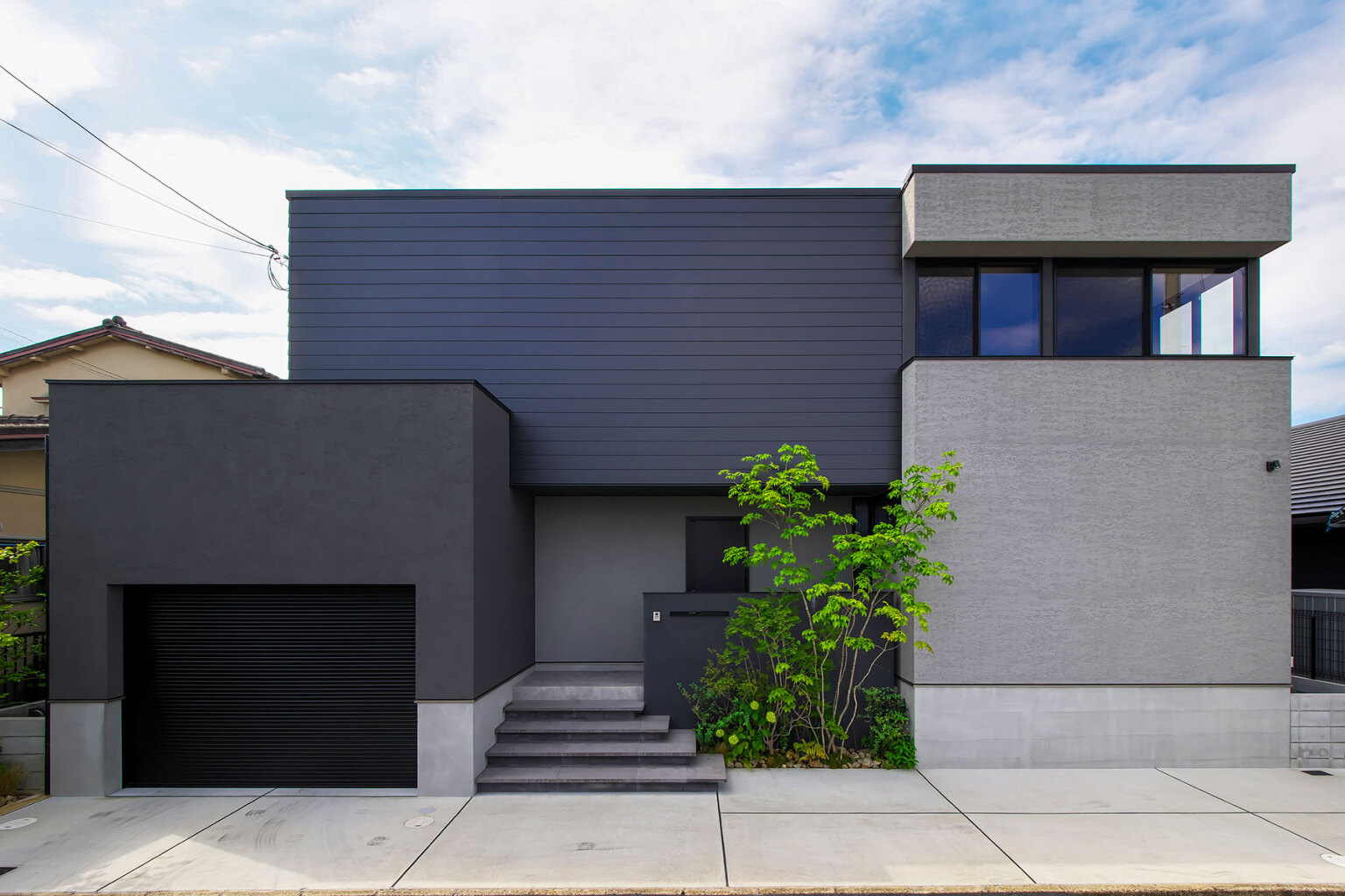 素材の切り替えによって飽きの来ない外観に