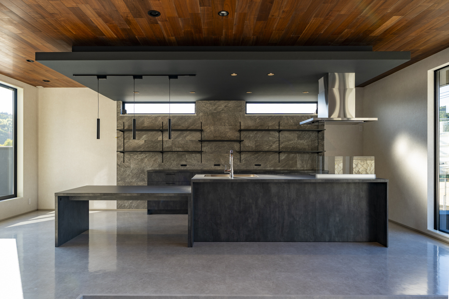 アイランド型のダイニングキッチン