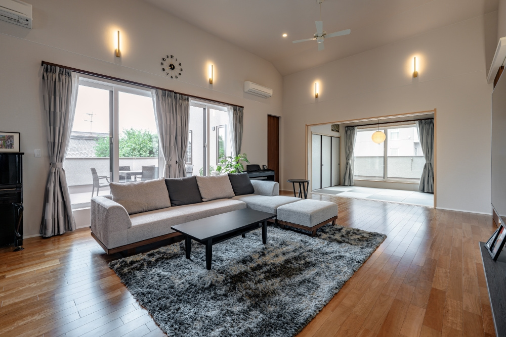 ［池田］アウトドアリビング×ワンフロアで暮らす上質な住まい　