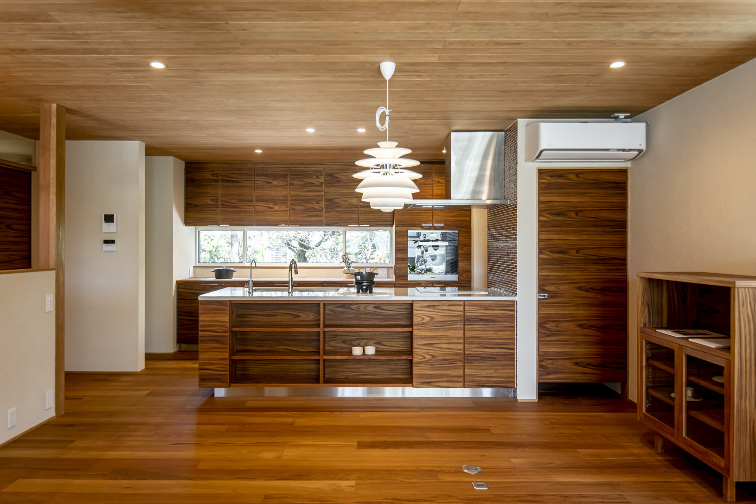 ミーレのビルトイン家電を採用したオーダーキッチン