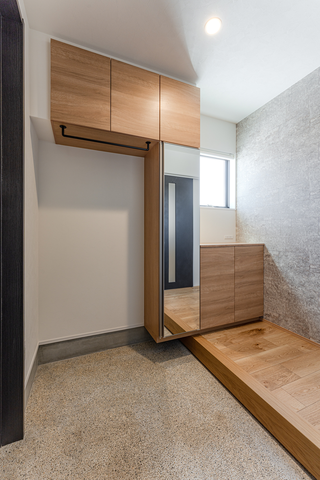 使い勝手を考えたコンパクトな玄関