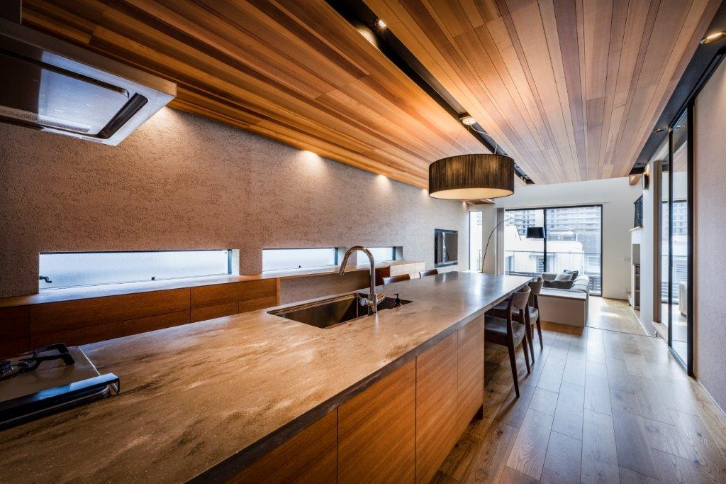 【神戸】縦長のラインを強調したダイニングキッチン