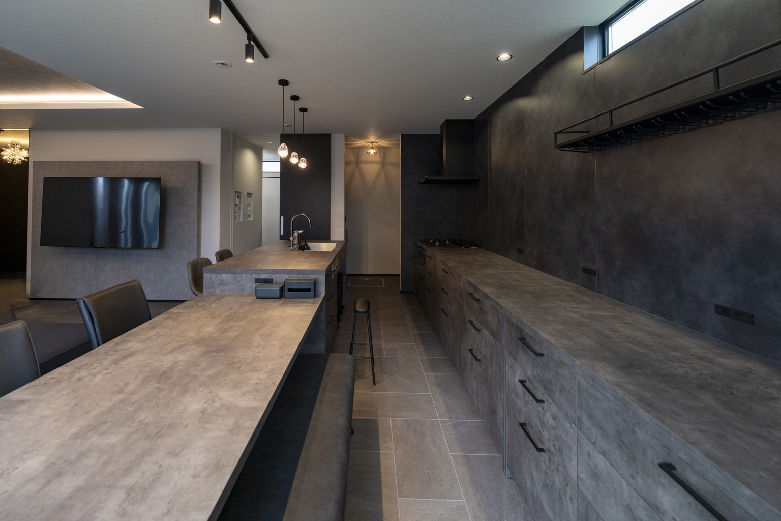 アイランド型キッチンで家事動線と収納力を両立