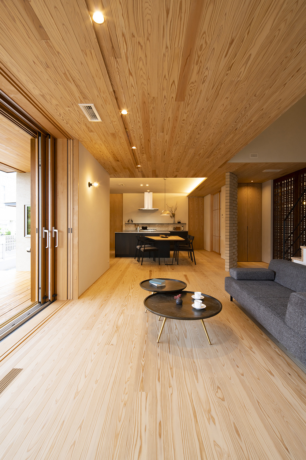 京都に生き続ける家｜重量木骨×スキップフロア×アウトドアリビング