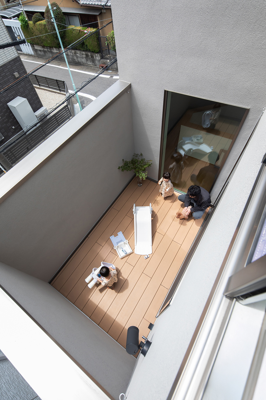 周囲の視線を気にせず、のびのびと過ごせるテラス