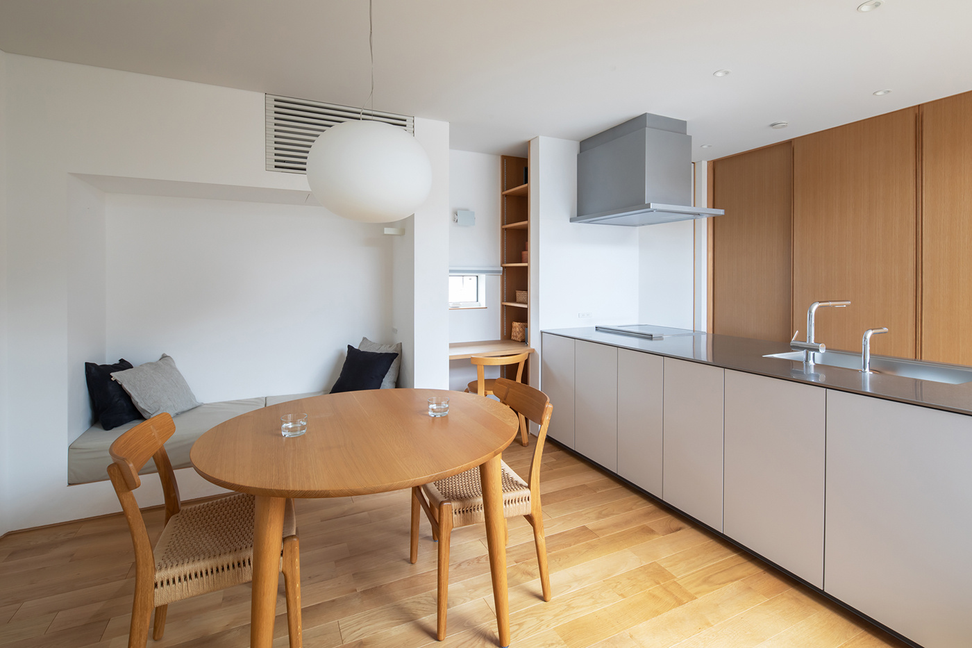 素材、ディテールまでこだわったシンプルな空間