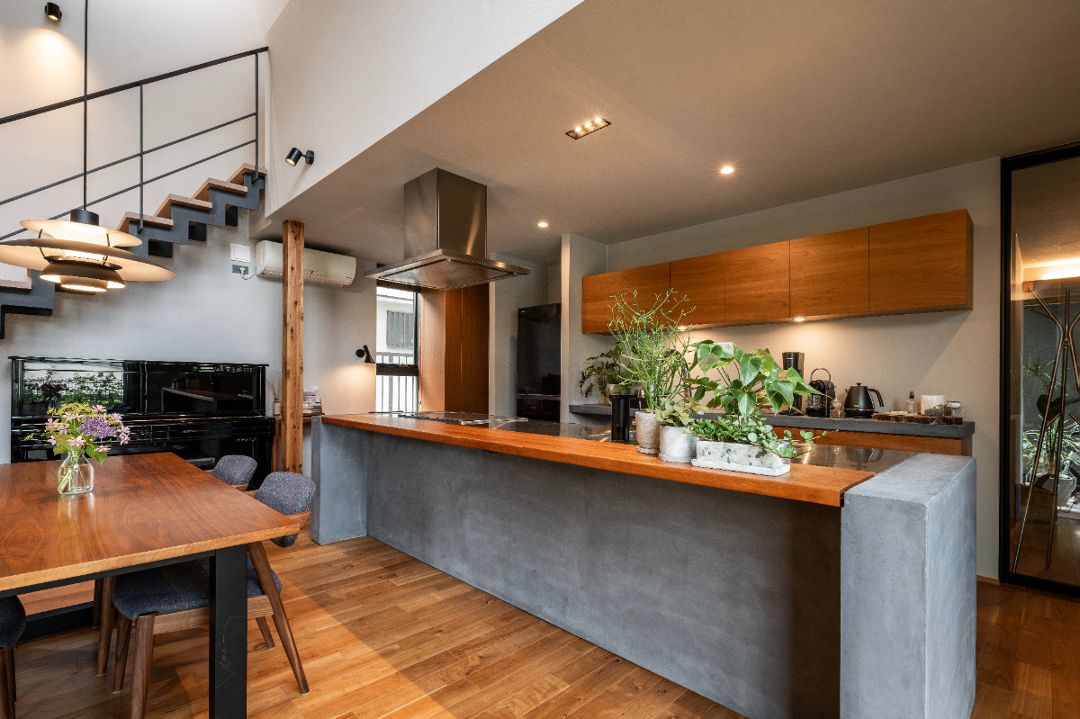 【大阪】経年変化を楽しむ「好き」が詰まったキッチンスペース