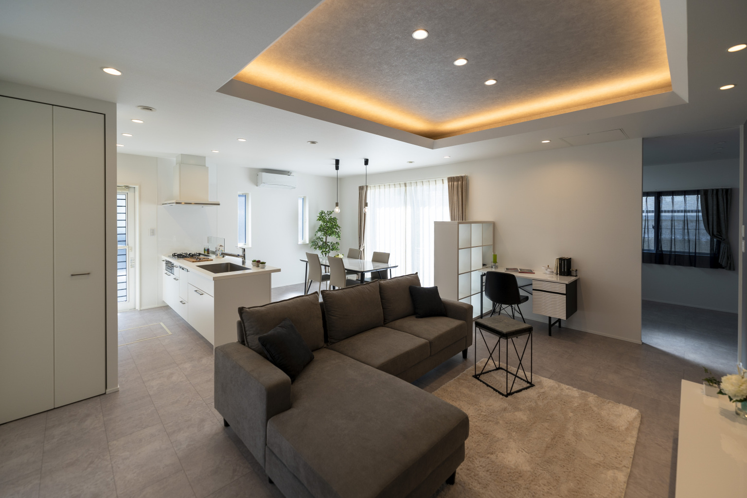 リビングから、ダイニング・キッチンを