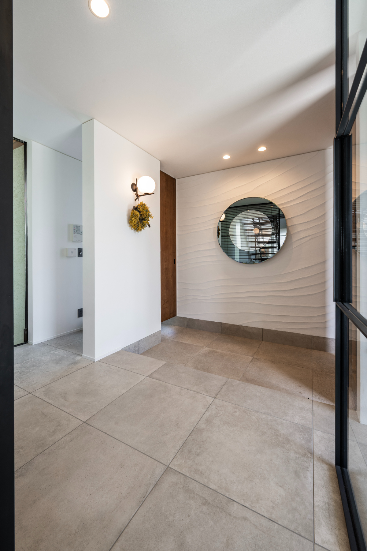 【西宮】壁面が特徴の玄関ホール