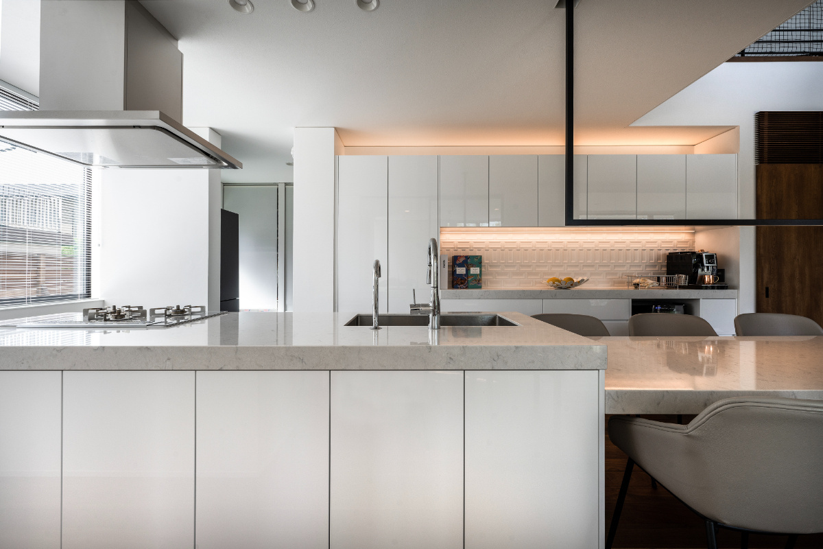 【西宮】ホワイトを基調としたオーダーキッチン