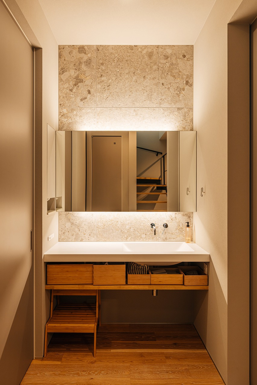 無駄のない美しさが際立つ洗面台