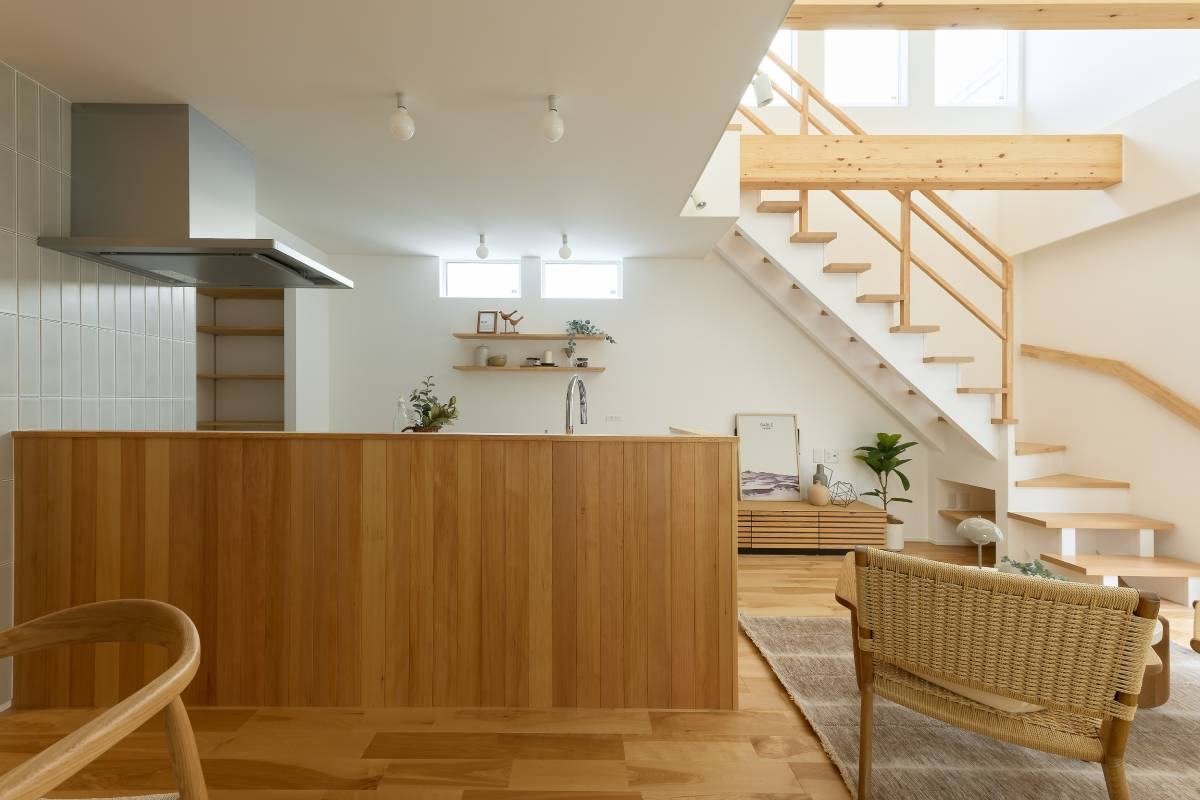 ［大阪の重量木骨］木と光のやさしい温もり、吹抜けのある高性能住宅