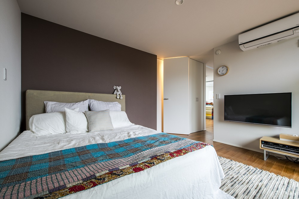 【神戸】シンプルな色味で統一したベッドルーム