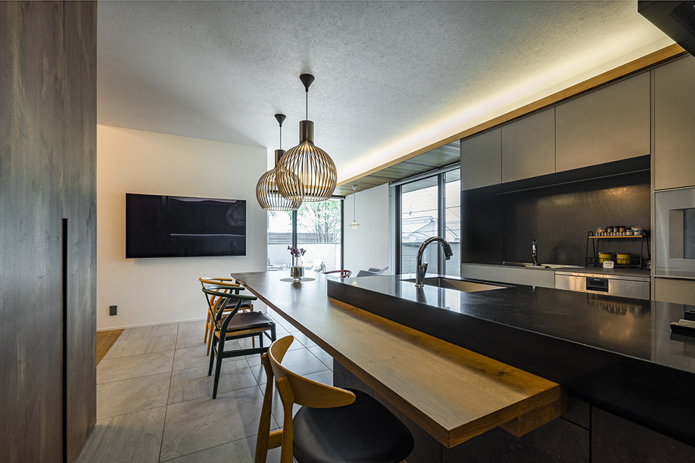 【大阪】カウンターで食事や会話を楽しめる対面キッチン