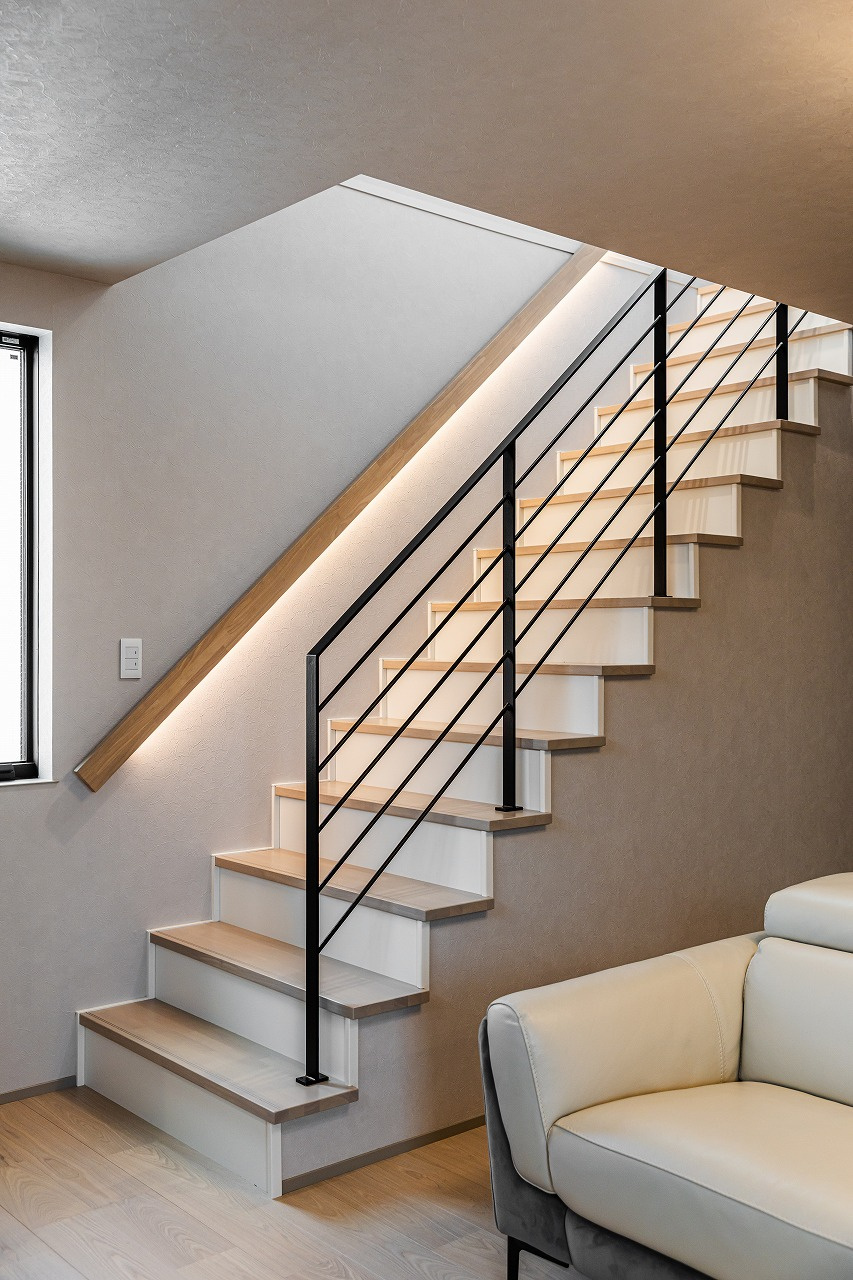 LDK階段はオープンな印象に