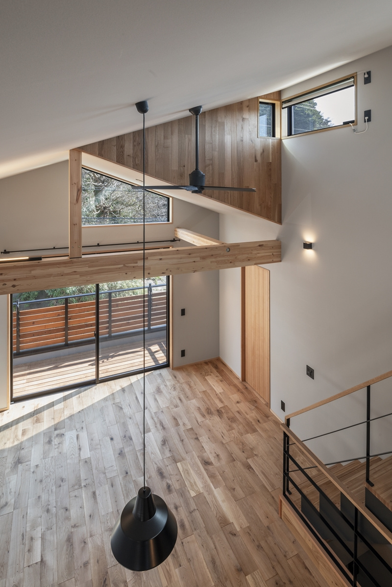 魅力的な台形窓