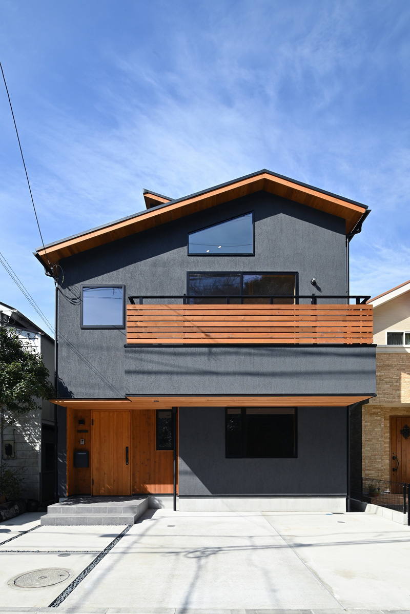 ウッドサイディングがアクセントの外観