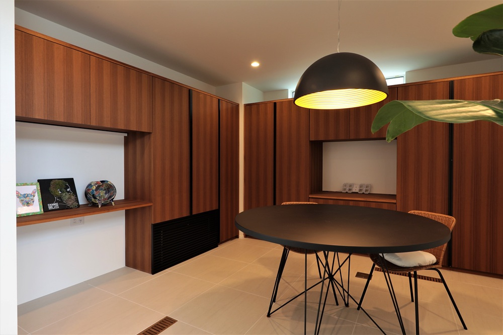 造作収納に囲まれたスタディースペース