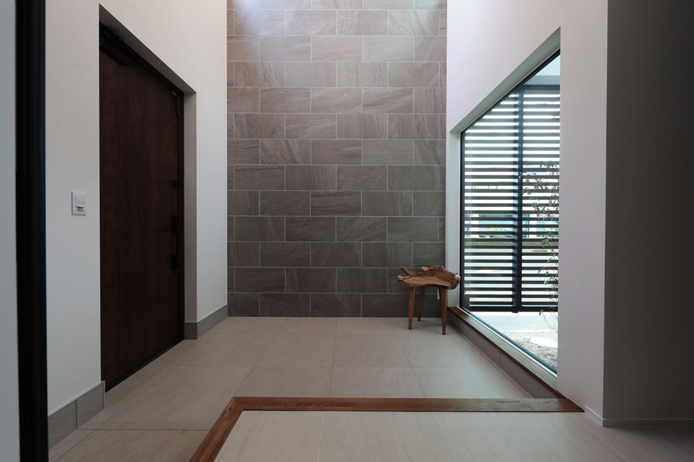 吹抜けの玄関ホール