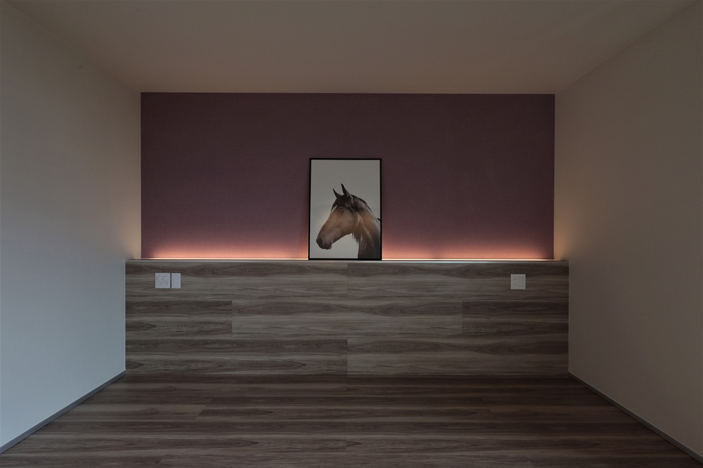 間接照明のある寝室