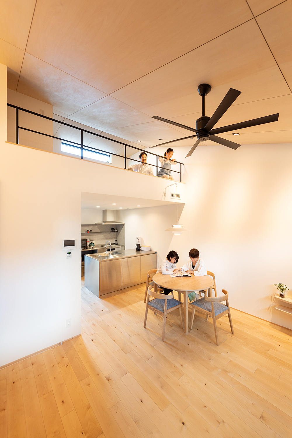 住み心地にこだわった『空気のバリアフリー』の家｜おしゃれ×半ビルトインガレージ×アウトドアリビング